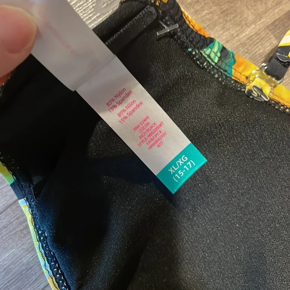 NWOT Lemons Bikini Top. XL - Picture 8 of 9